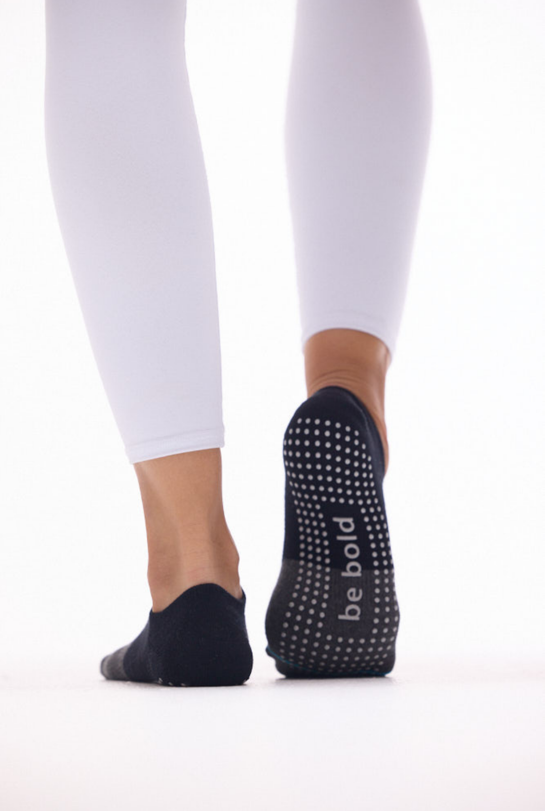 **No Show** Be Bold Quinn Grip Socks (Sparrow)