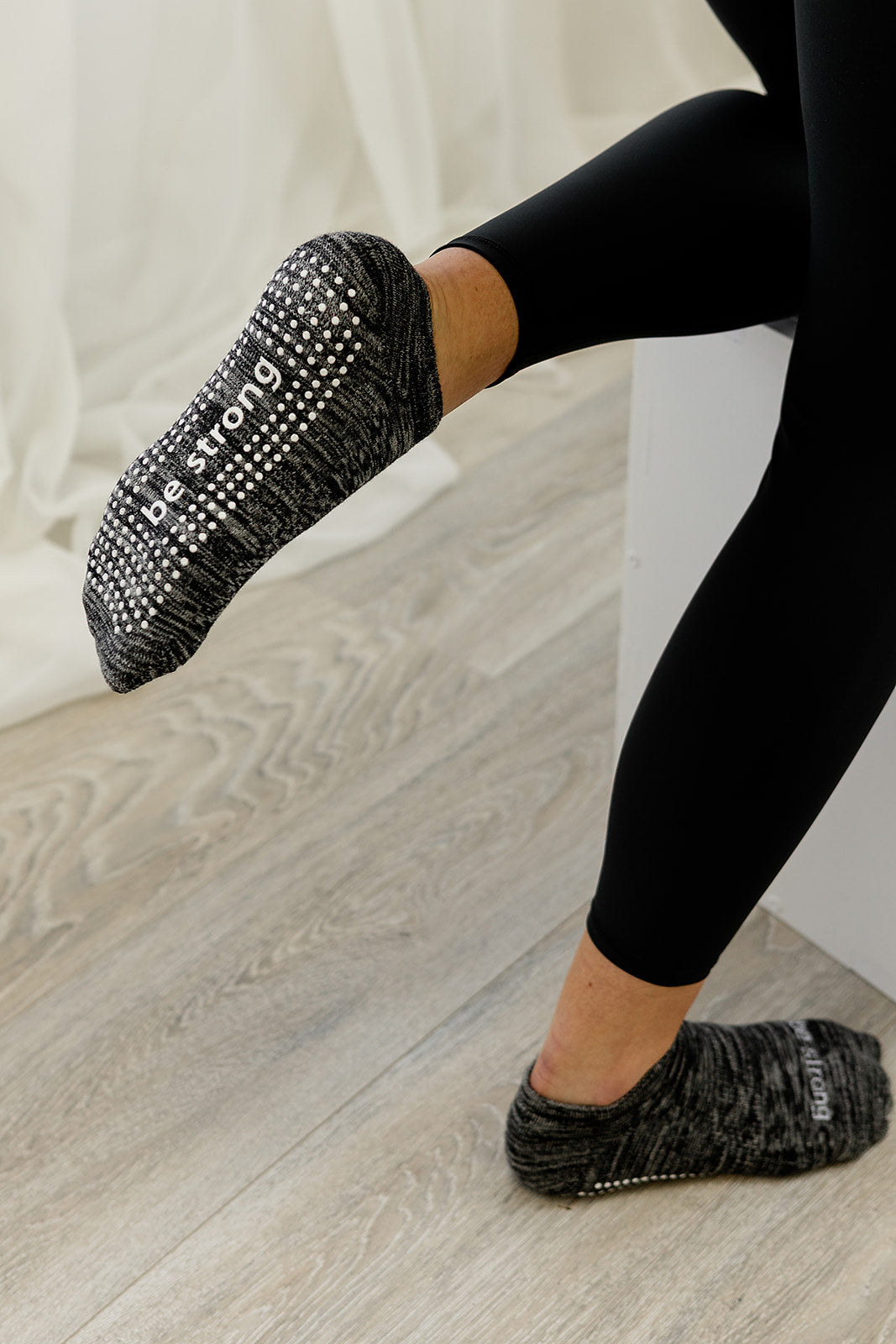 Be Strong Marbled Grip Socks (Ash)