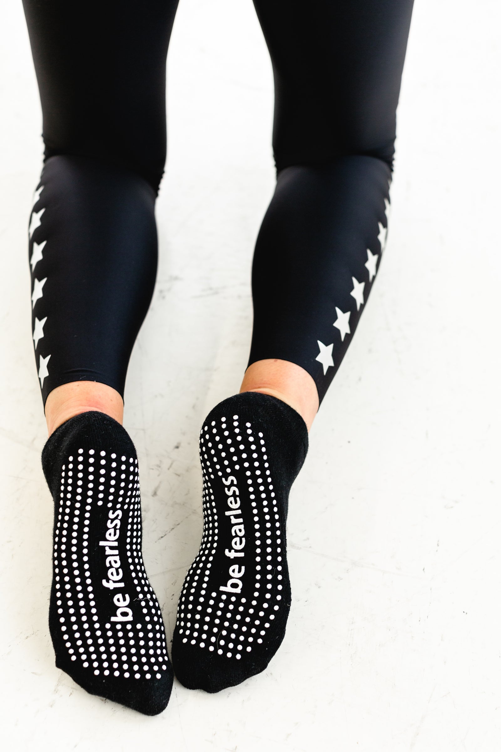 Be Fearless Grip Socks (Black/White)