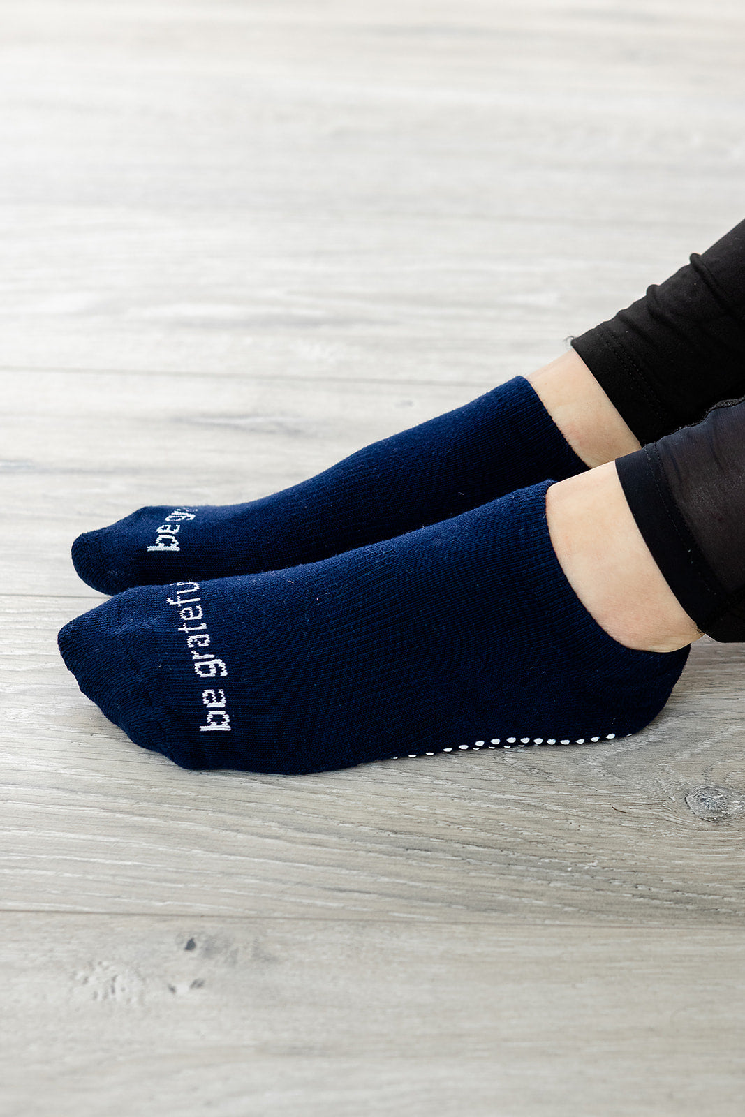 Be Grateful Grip Socks (Navy/White)