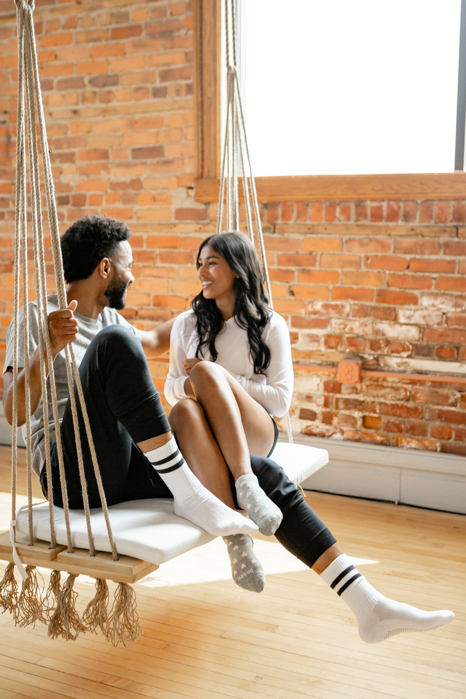 Mens Crew Be Chill Grip Socks (White/Charcoal)