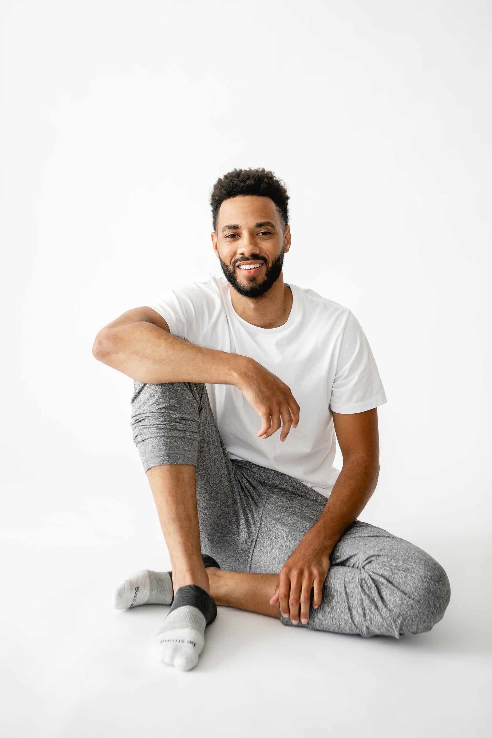 **No Show** Men's Be Strong Grip Socks (Ace)