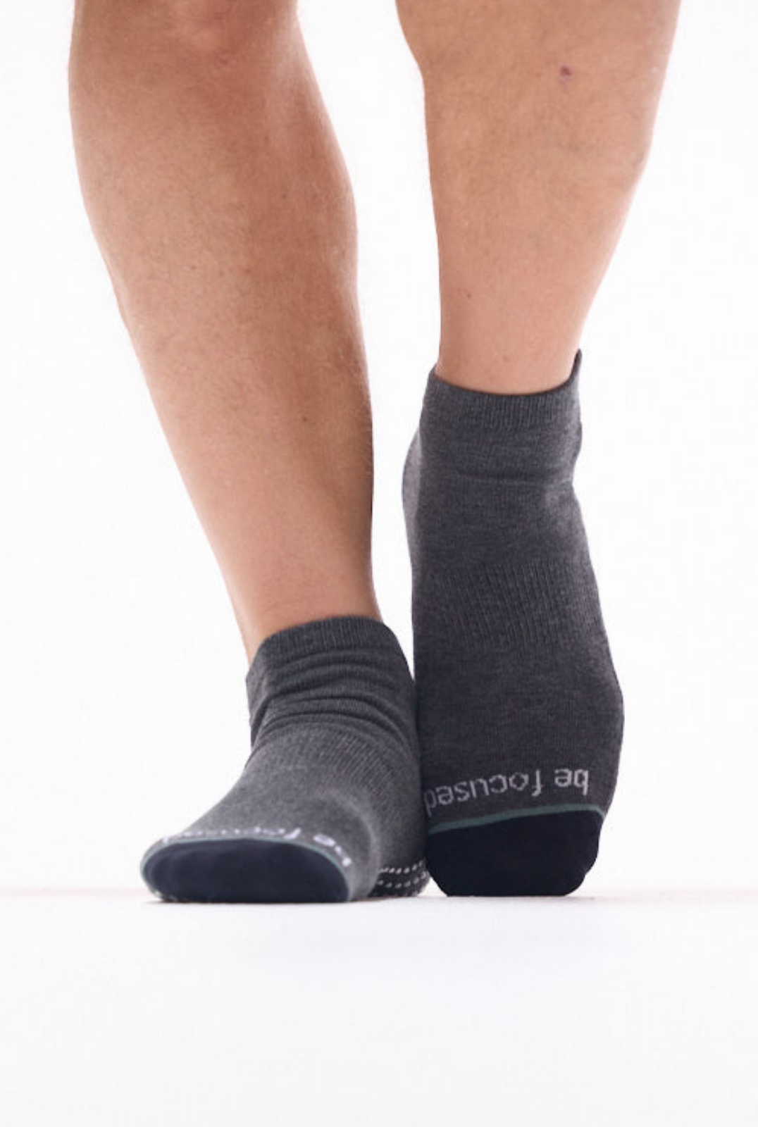 Mens Be Focused *13-17* Grip Socks (Loch)