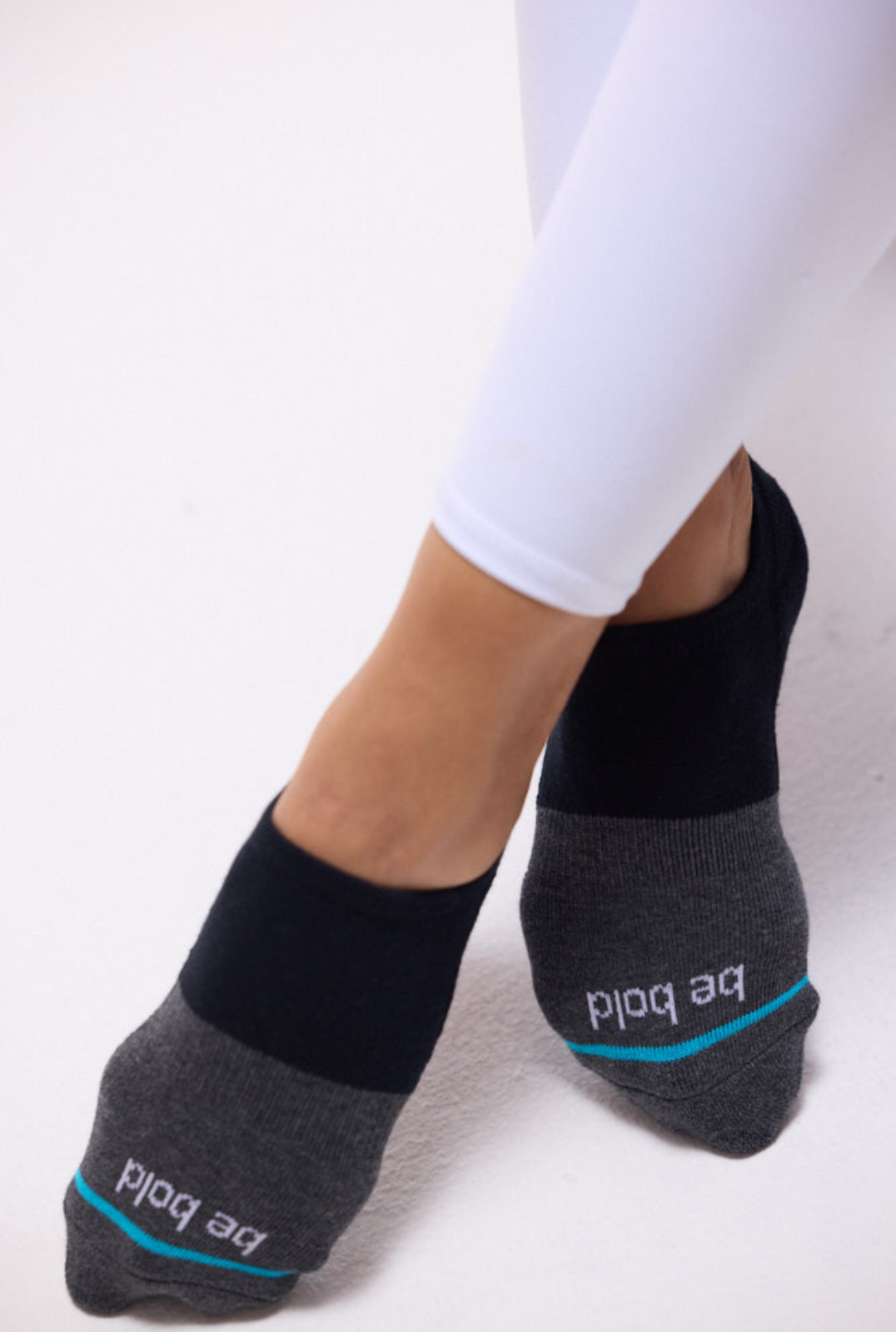 **No Show** Be Bold Quinn Grip Socks (Sparrow)