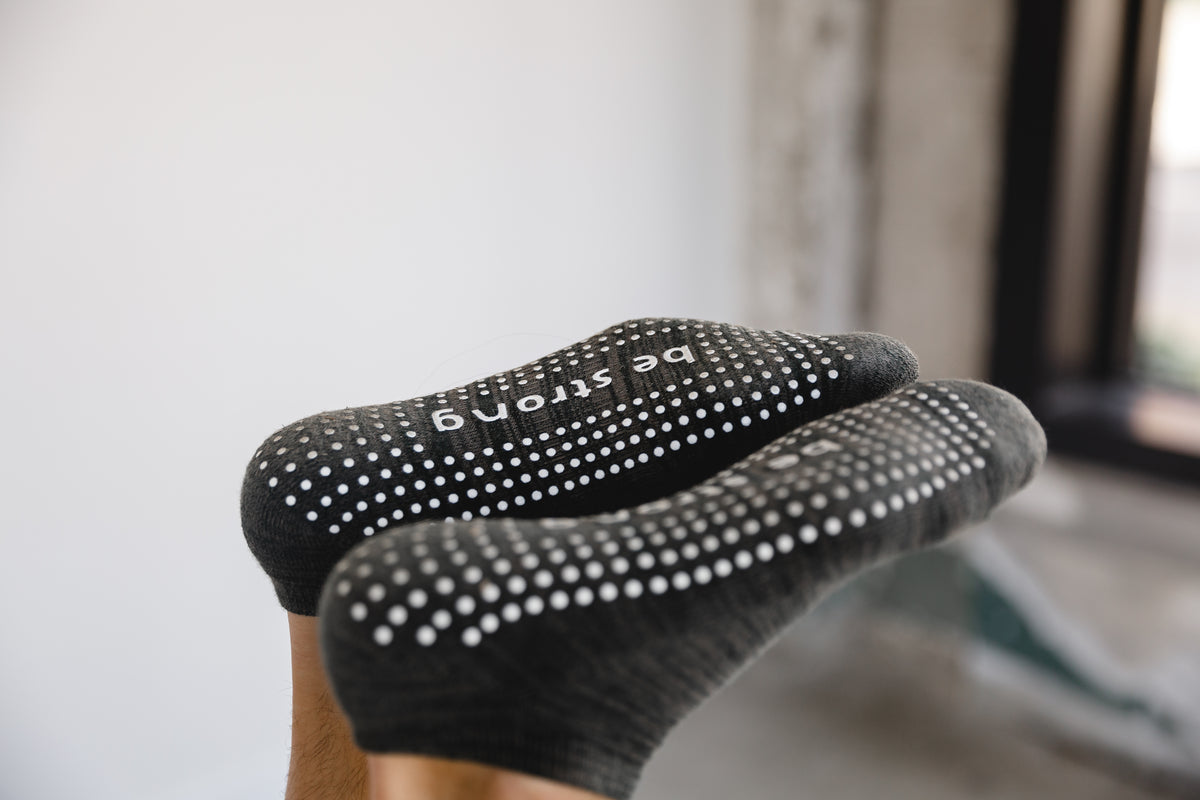 Mens Be Strong Grip Socks (Black/Slate)