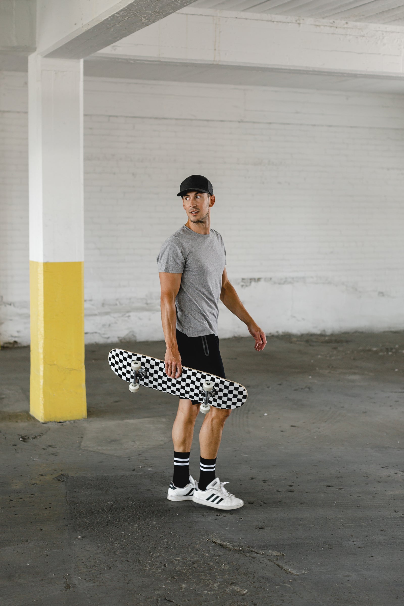 Mens Crew Be Strong Grip Socks (Black/White)