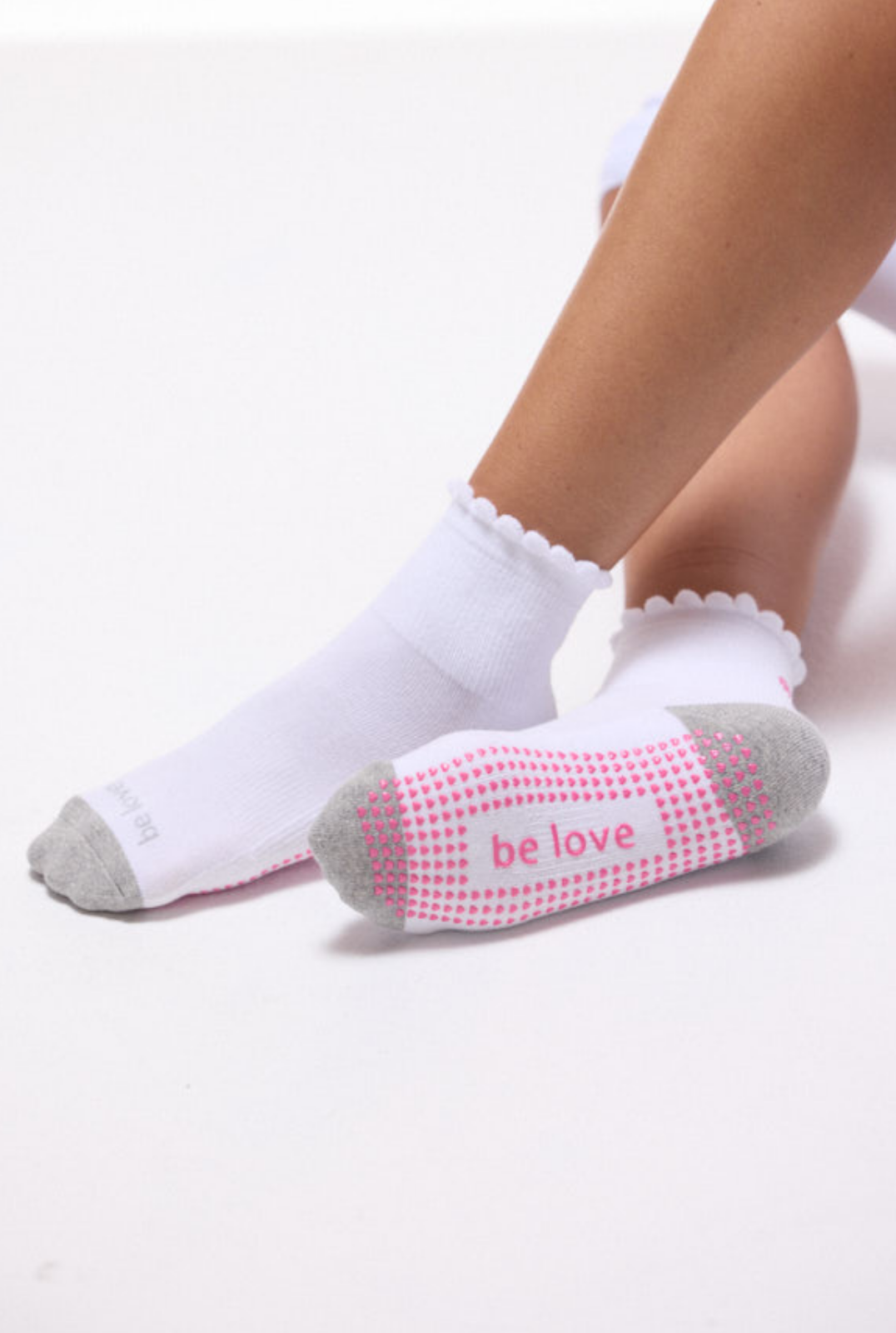 Short Crew Be Love Grip Socks (White/Heart)