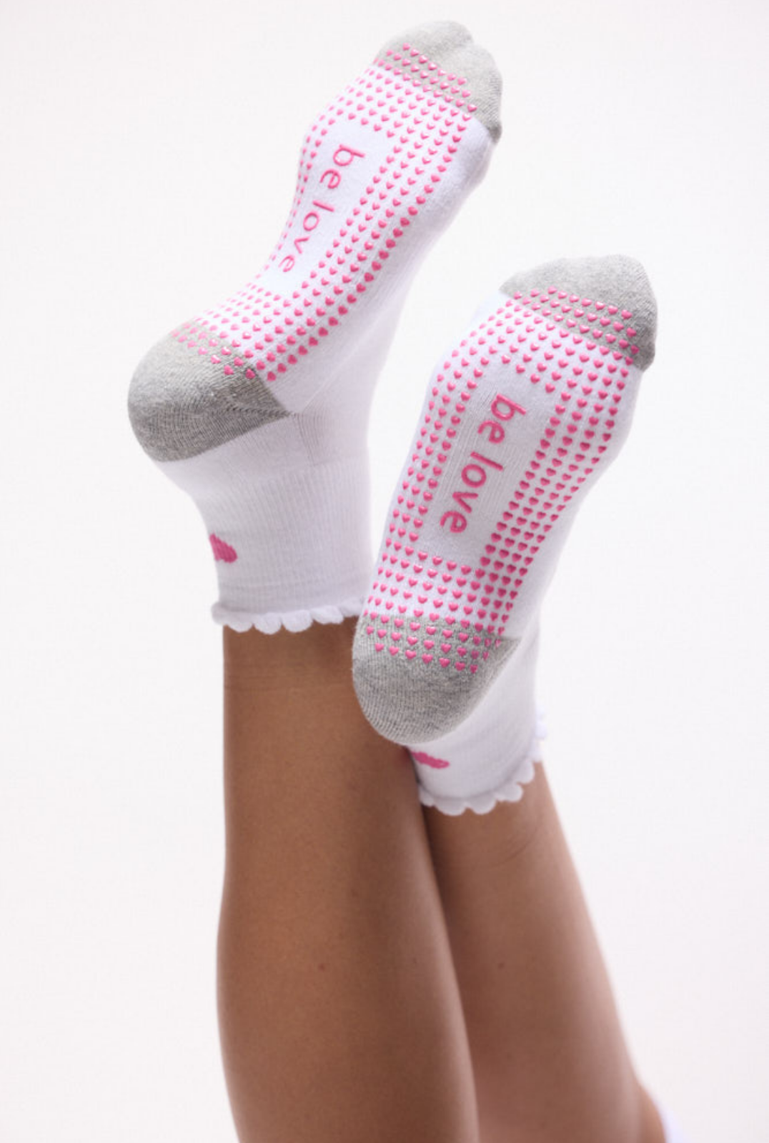 Short Crew Be Love Grip Socks (White/Heart)