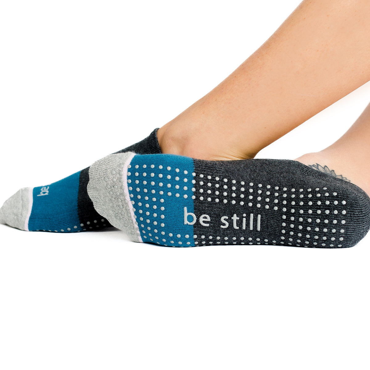 **No Show** Be Still Grip Socks (Wave)