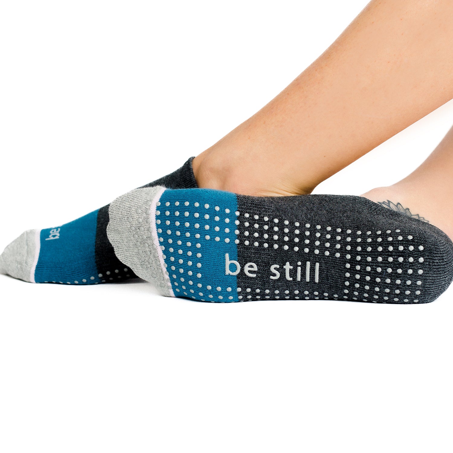 **No Show** Be Still Grip Socks (Wave)