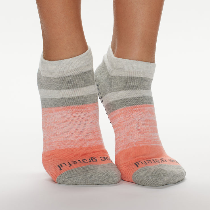 10-13 be grateful grip socks peach, sticky be socks, best grip socks, best grippy socks, best yoga socks, best pilates socks